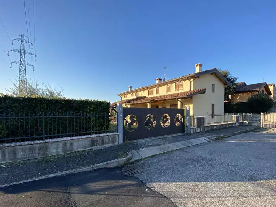 Immagine 1 di Casa bifamiliare in vendita  in Via Risorgimento a Bussolengo