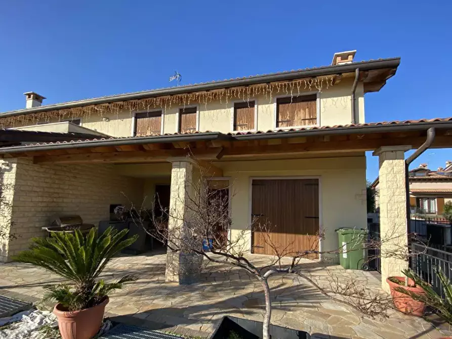 Immagine 2 di Casa bifamiliare in vendita  in Via Risorgimento a Bussolengo