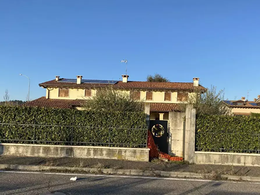 Immagine 3 di Casa bifamiliare in vendita  in Via Risorgimento a Bussolengo