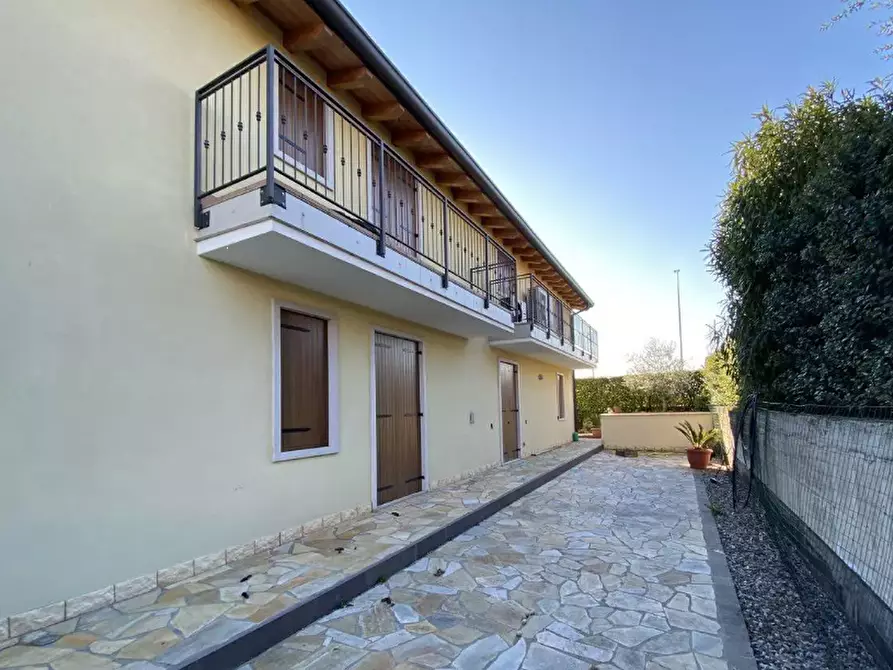 Immagine 4 di Casa bifamiliare in vendita  in Via Risorgimento a Bussolengo
