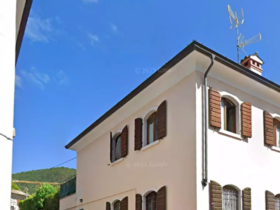 Immagine 5 di Ufficio in vendita  in Via Corrubio a Caprino Veronese