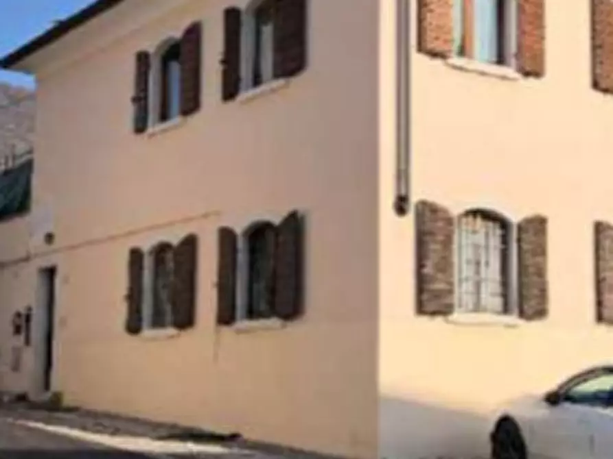 Immagine 9 di Ufficio in vendita  in Via Corrubio a Caprino Veronese