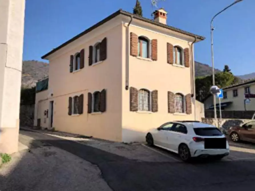 Immagine 10 di Ufficio in vendita  in Via Corrubio a Caprino Veronese