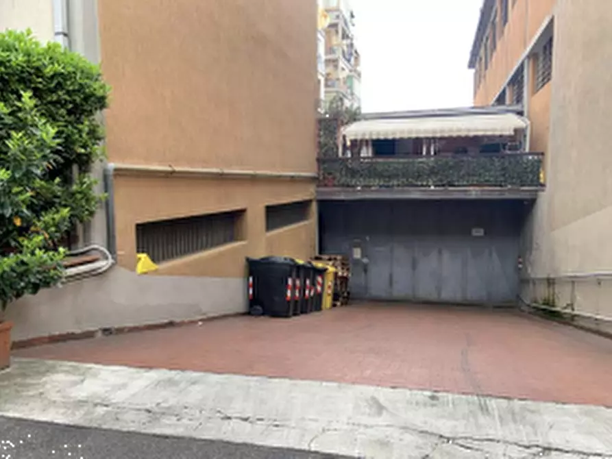 Immagine 1 di Laboratorio in vendita  in via Giovanni Bertini  a Prato