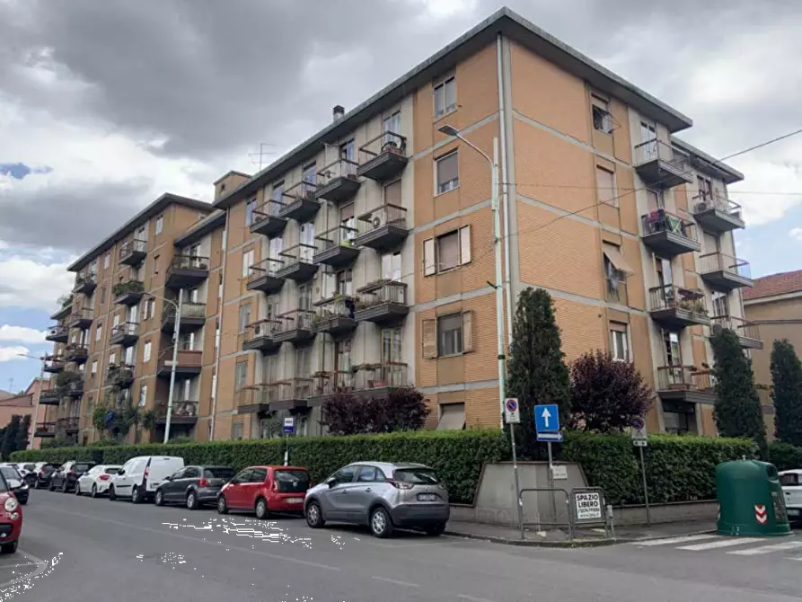 Immagine 2 di Laboratorio in vendita  in via Giovanni Bertini  a Prato