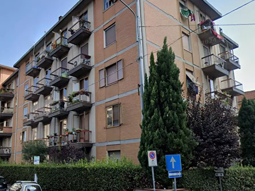 Immagine 13 di Laboratorio in vendita  in via Giovanni Bertini  a Prato