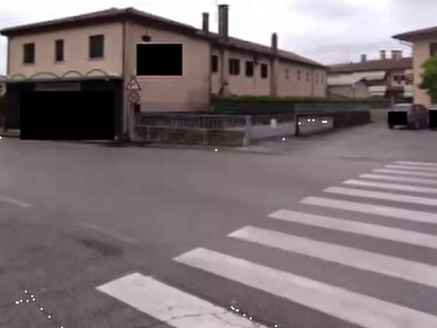 Immagine 2 di Magazzino in vendita  in  Via Monsignor Candido Breda a Paese