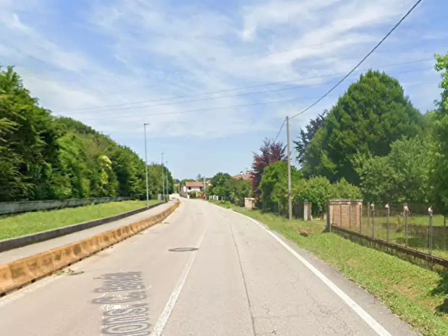 Immagine 9 di Magazzino in vendita  in  Via Monsignor Candido Breda a Paese