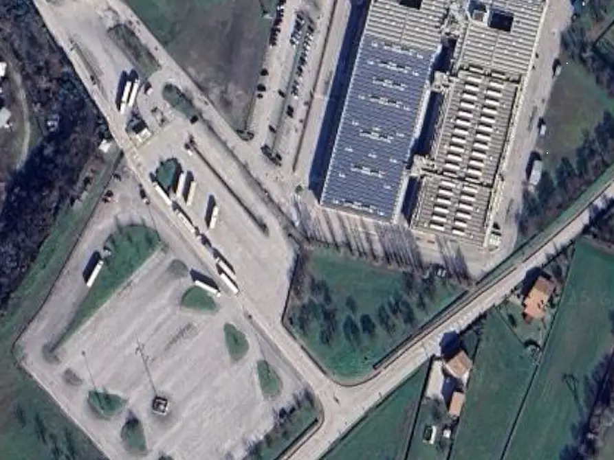 Immagine 1 di Magazzino in vendita  in  Via Monsignor Candido Breda a Paese