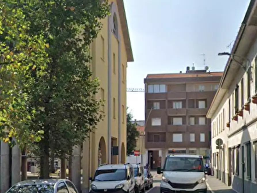 Immagine 11 di Negozio in vendita  in Via Cristoforo Colombo a Legnano