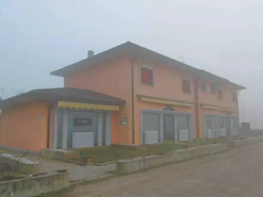 Immagine 1 di Negozio in vendita  in Via Facciabella a Casaleone