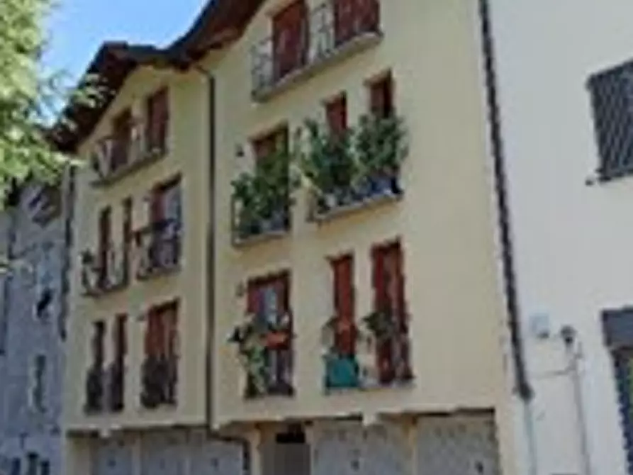 Immagine 2 di Appartamento in vendita  in Via S. Carlo a Verano Brianza
