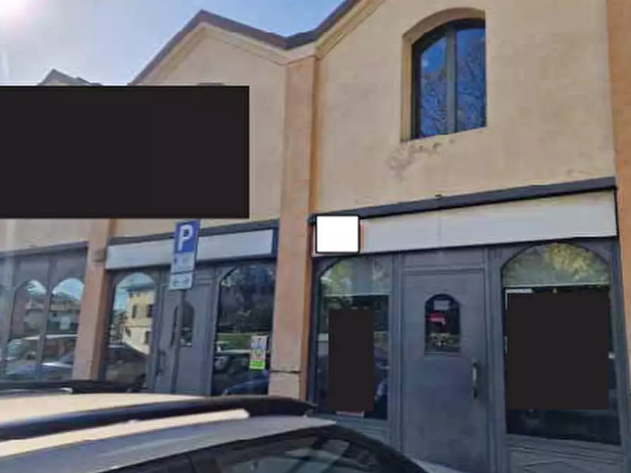 Immagine 2 di Negozio in vendita  in Via Risorgimento a Montebelluna