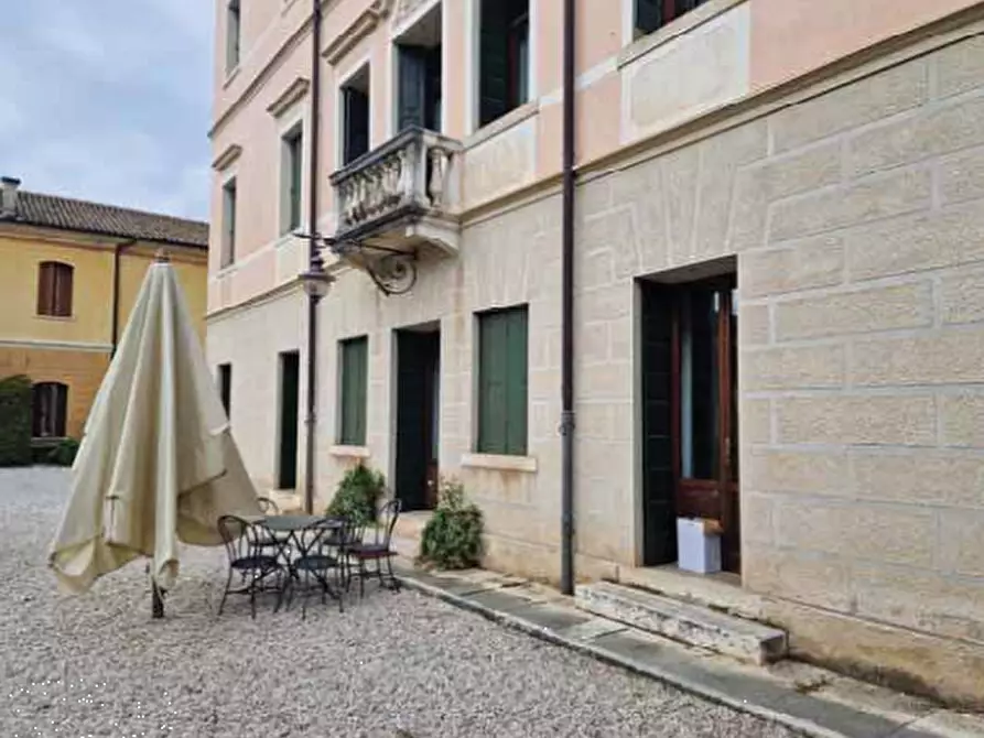 Immagine 6 di Villa in vendita  in Corso Giuseppe Mazzini a Montebelluna