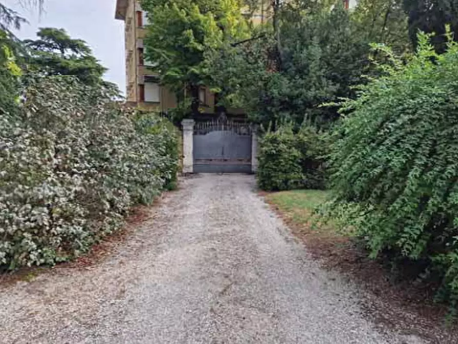 Immagine 17 di Villa in vendita  in Corso Giuseppe Mazzini a Montebelluna