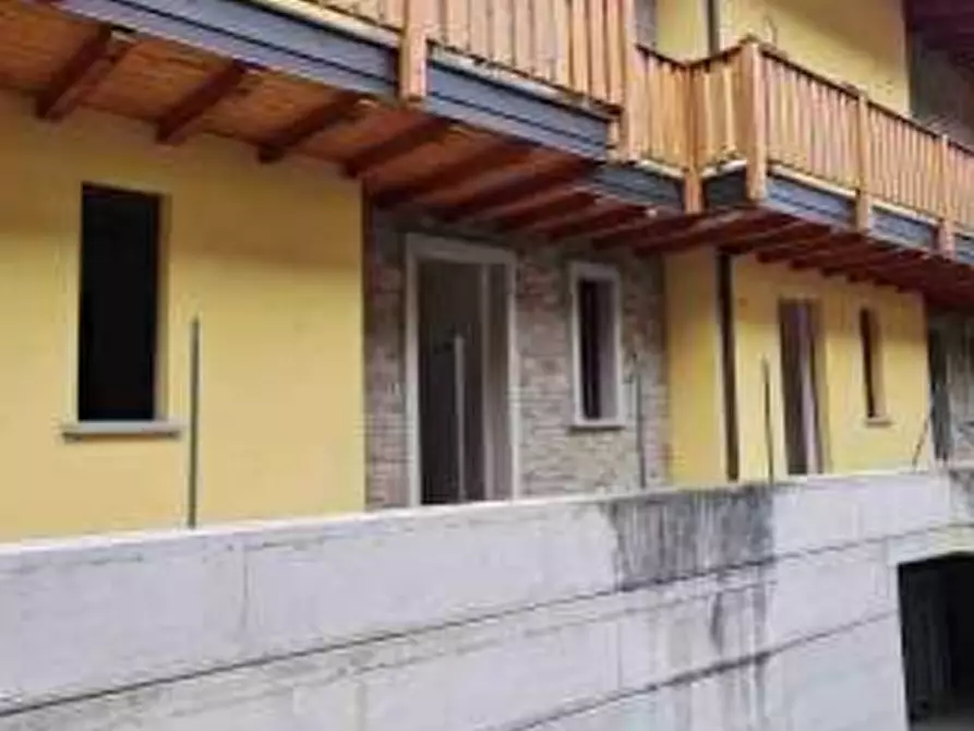 Immagine 1 di Appartamento in vendita  in Via Camarelli a San Giovanni Bianco