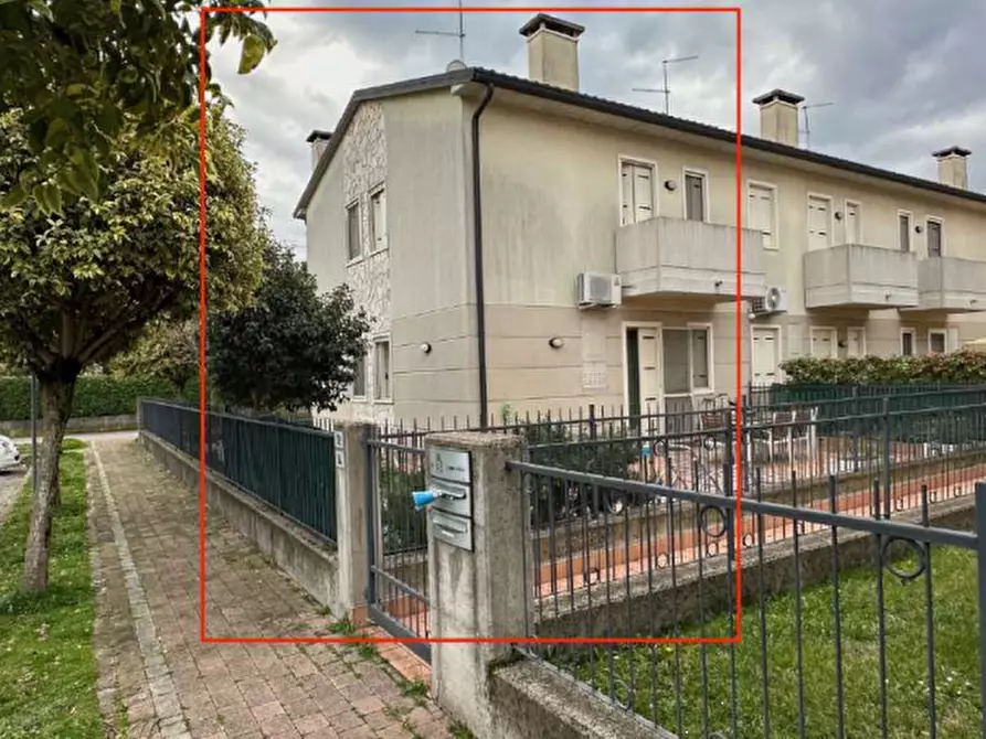 Immagine 2 di Porzione di casa in vendita  in Via Gorizia a Lonigo