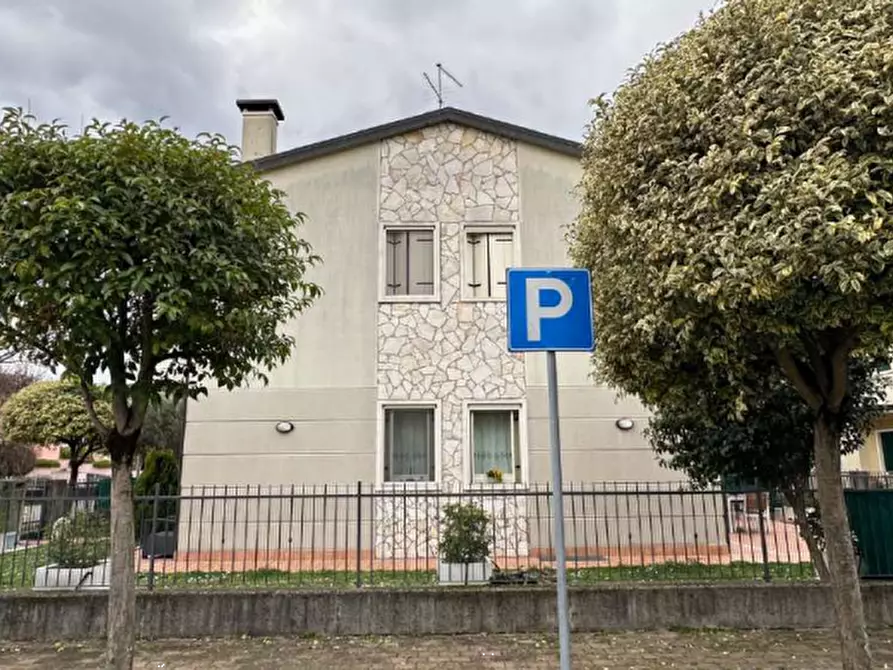 Immagine 3 di Porzione di casa in vendita  in Via Gorizia a Lonigo
