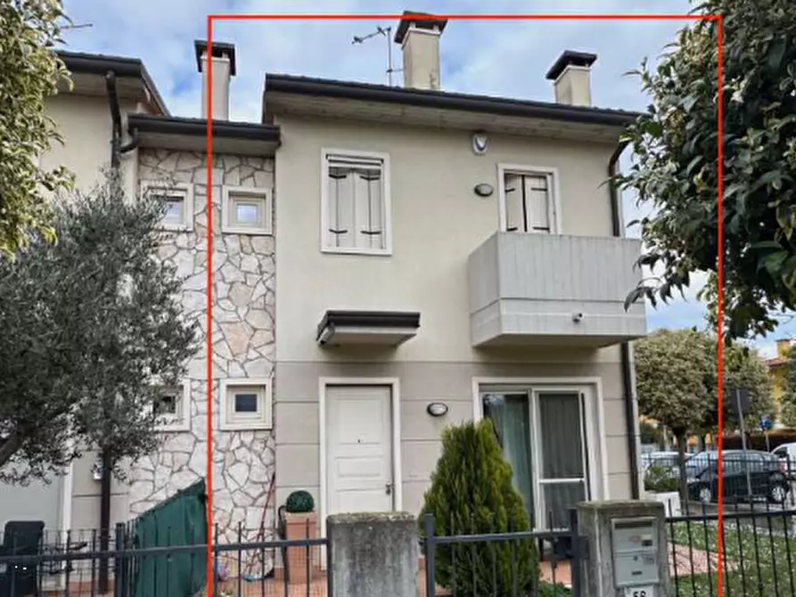 Immagine 1 di Porzione di casa in vendita  in Via Gorizia a Lonigo