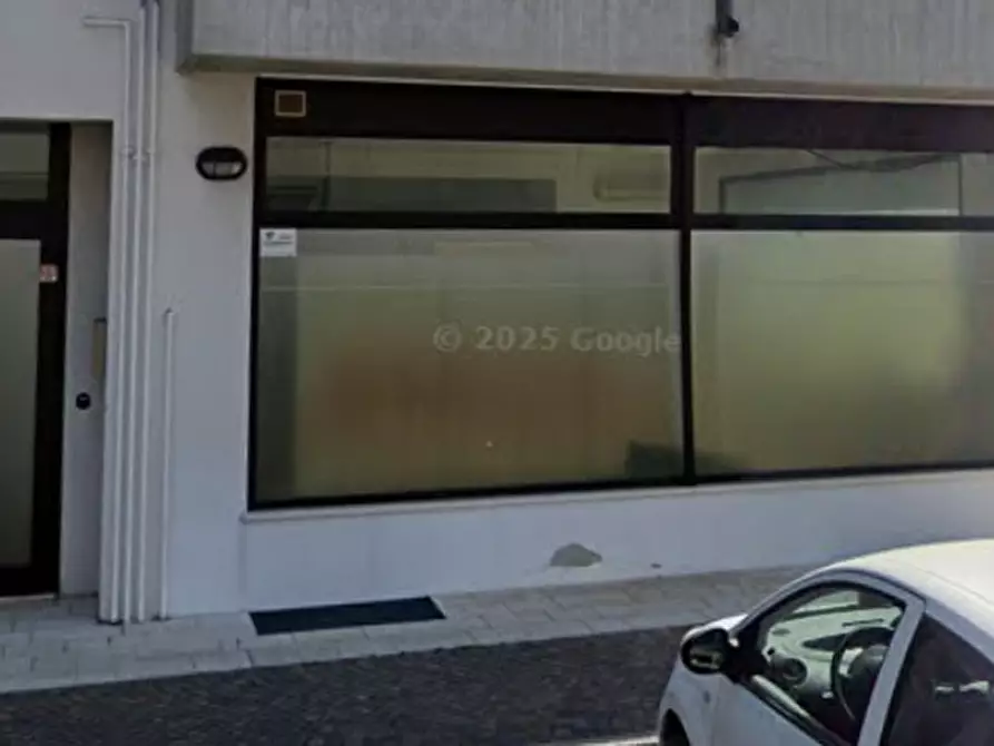 Immagine 5 di Negozio in vendita  in Via Isonzo a Romano D'ezzelino