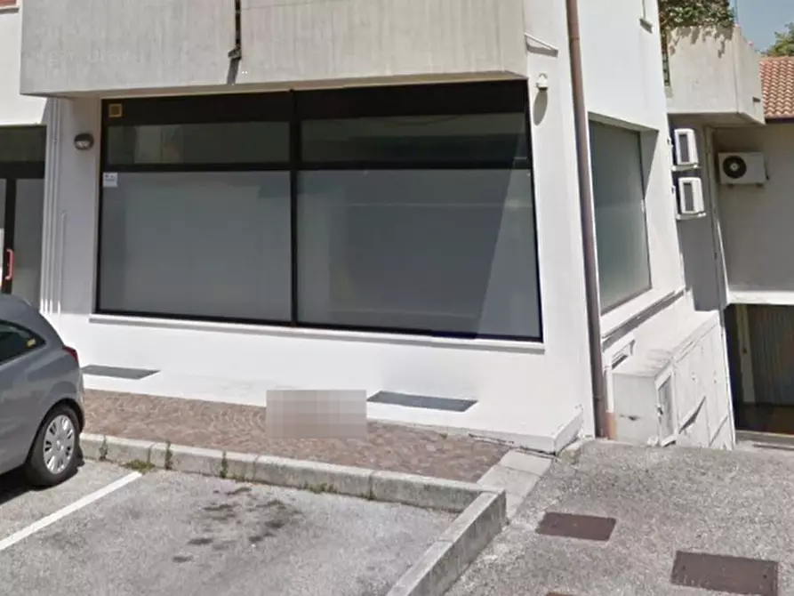 Immagine 10 di Negozio in vendita  in Via Isonzo a Romano D'ezzelino