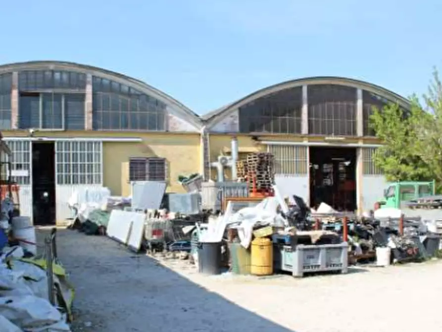 Immagine 2 di Magazzino in vendita  in Via Malvezza a Molinella