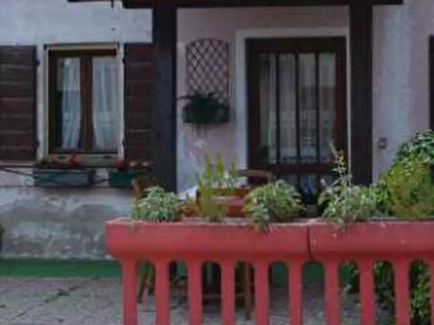 Immagine 1 di Stabile in vendita  in Via Contea a Teolo