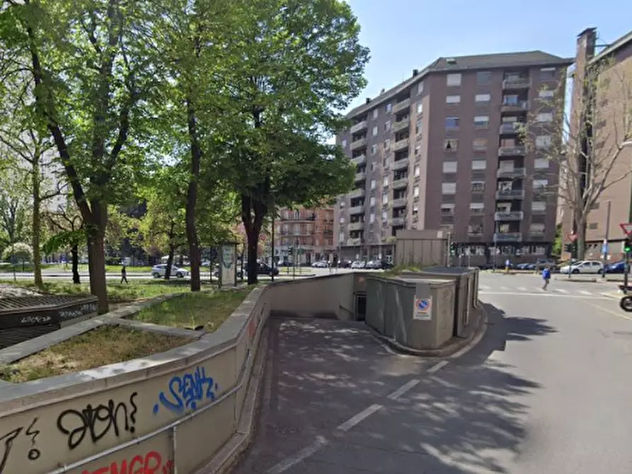 Immagine 3 di Garage in vendita  in Piazza Adriano  a Torino