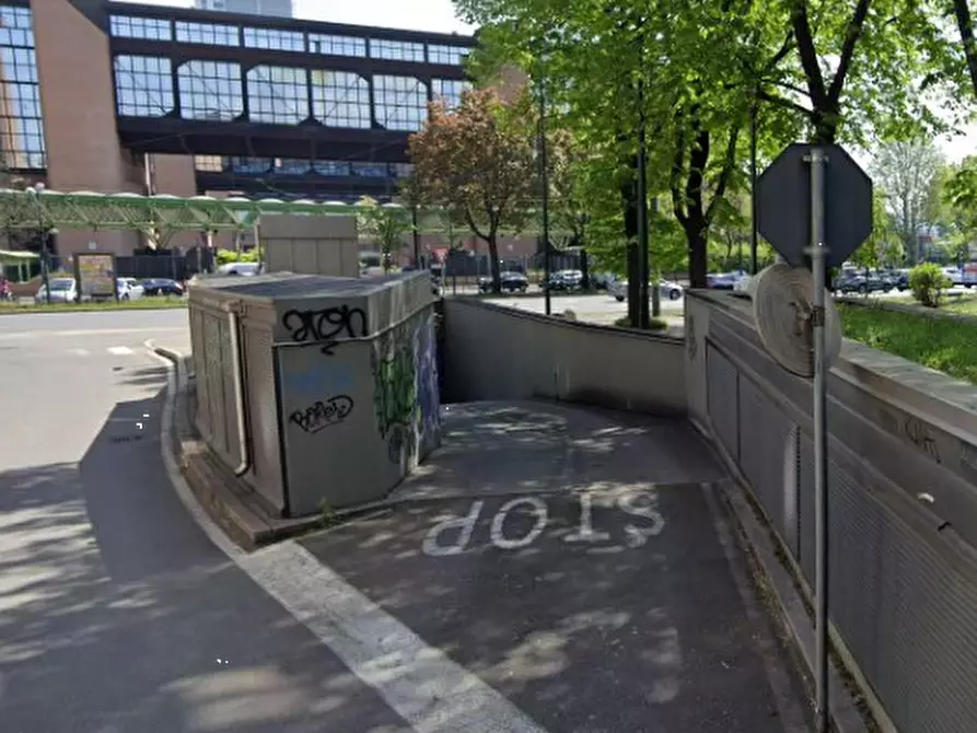 Immagine 2 di Garage in vendita  in Piazza Adriano  a Torino