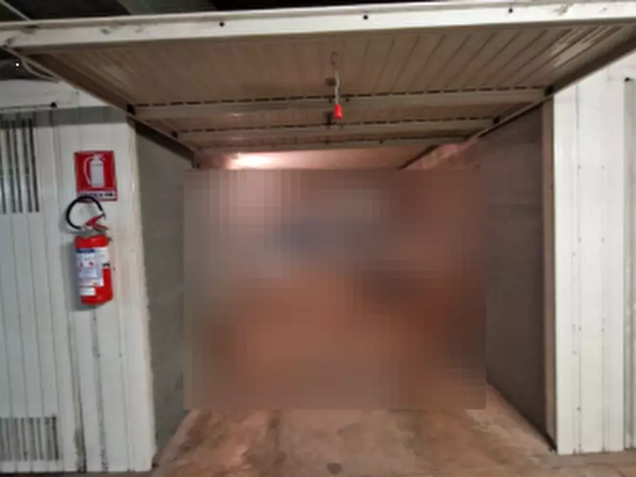 Immagine 1 di Garage in vendita  in Piazza Adriano  a Torino