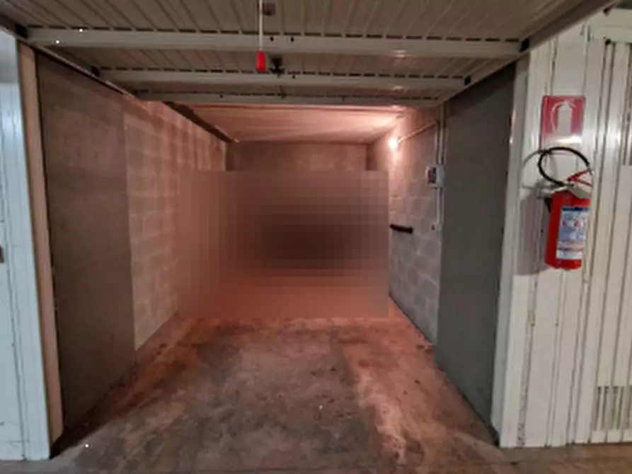 Immagine 1 di Garage in vendita  in Piazza Adriano  a Torino