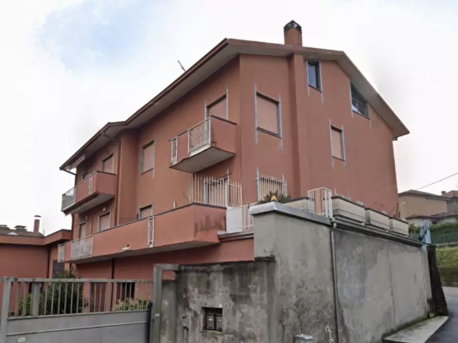 Immagine 1 di Appartamento in vendita  in via San Carlo Borromeo a Casatenovo