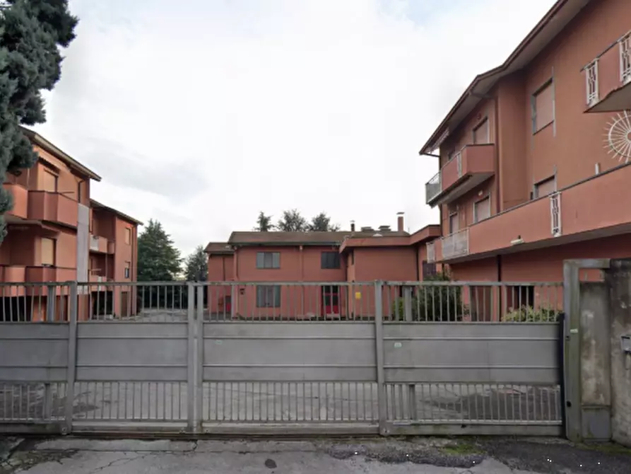 Immagine 2 di Appartamento in vendita  in via San Carlo Borromeo a Casatenovo