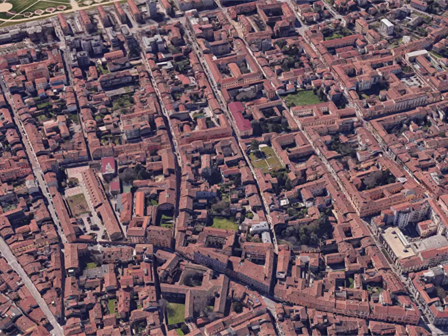 Immagine 6 di Garage in vendita  in Via Isabella D'Este a Mantova