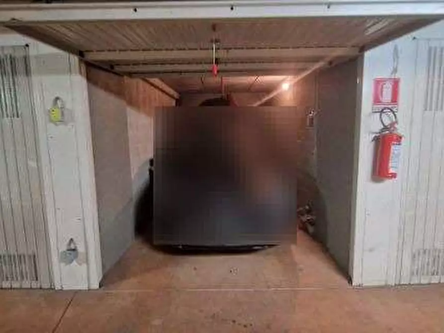 Immagine 1 di Garage in vendita  in Piazza Adriano a Torino