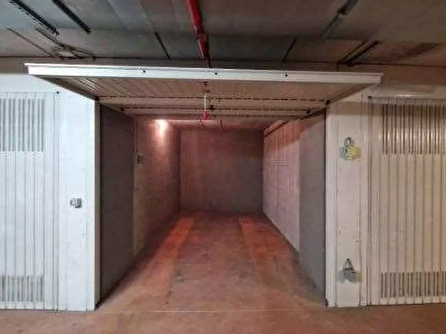 Immagine 1 di Garage in vendita  in Piazza Adriano a Torino