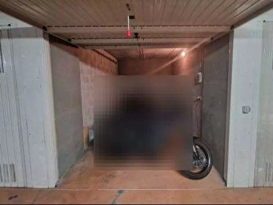 Immagine 1 di Garage in vendita  in Piazza Adriano a Torino