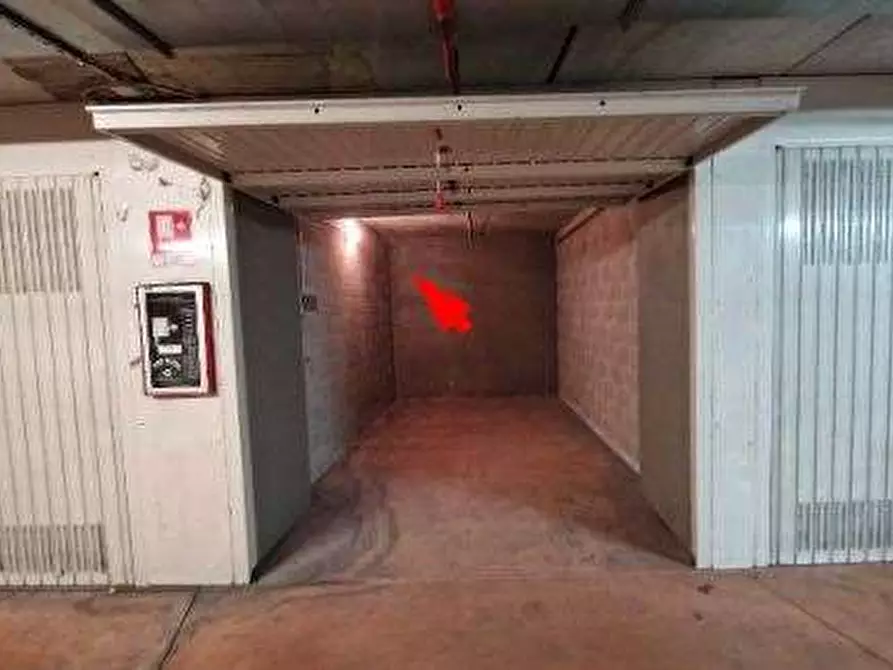 Immagine 1 di Garage in vendita  in Piazza Adriano a Torino