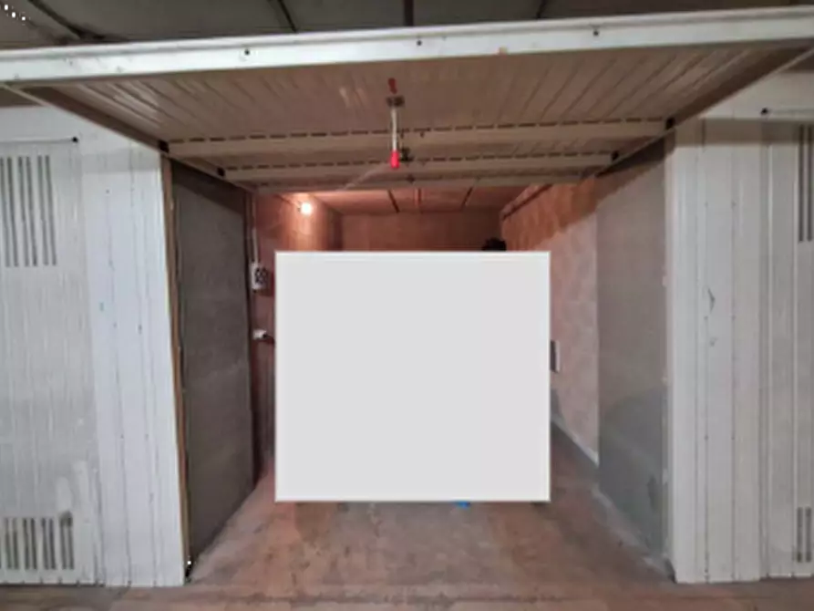 Immagine 1 di Garage in vendita  in Piazza Adriano a Torino