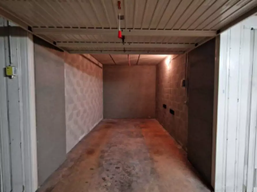 Immagine 1 di Garage in vendita  in Piazza Adriano a Torino