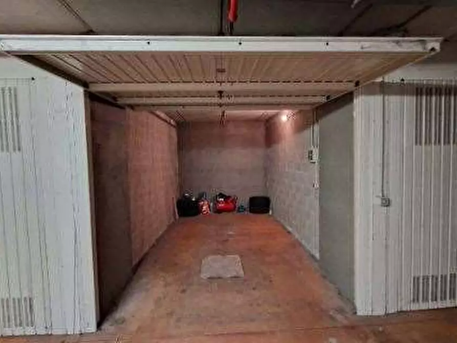 Immagine 1 di Garage in vendita  in Piazza Adriano a Torino