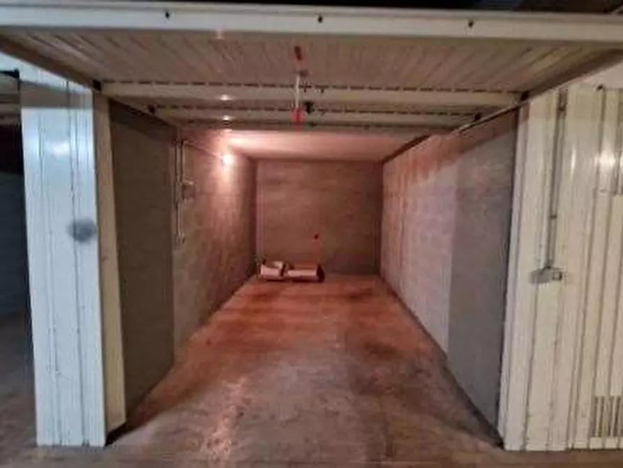 Immagine 1 di Garage in vendita  in Piazza Adriano a Torino