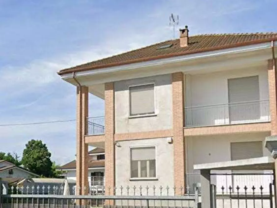 Immagine 7 di Villa in vendita  in Via Torino a Scalenghe