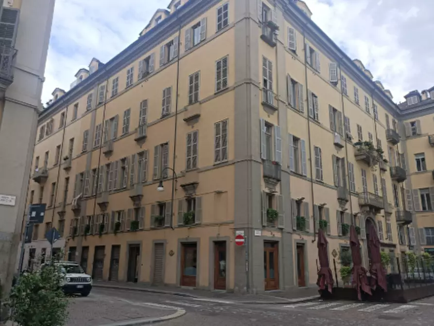 Immagine 1 di Negozio in vendita  in Piazza Savoia a Torino