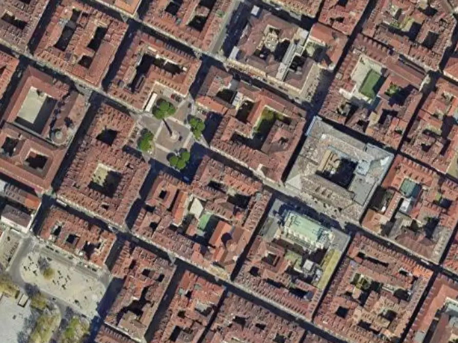 Immagine 13 di Negozio in vendita  in Piazza Savoia a Torino