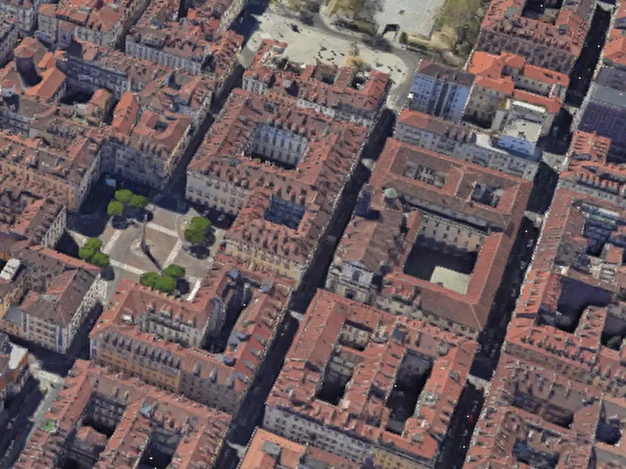 Immagine 11 di Negozio in vendita  in Piazza Savoia a Torino