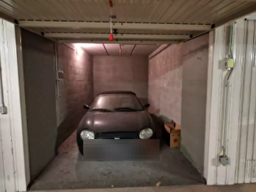Immagine 1 di Garage in vendita  in Piazza Adriano a Torino
