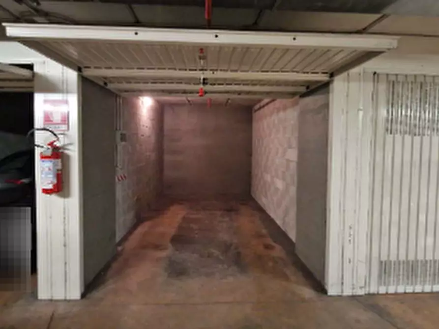 Immagine 1 di Garage in vendita  in Piazza Adriano a Torino