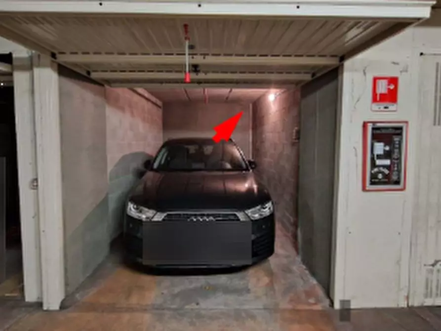 Immagine 1 di Garage in vendita  in Piazza Adriano a Torino