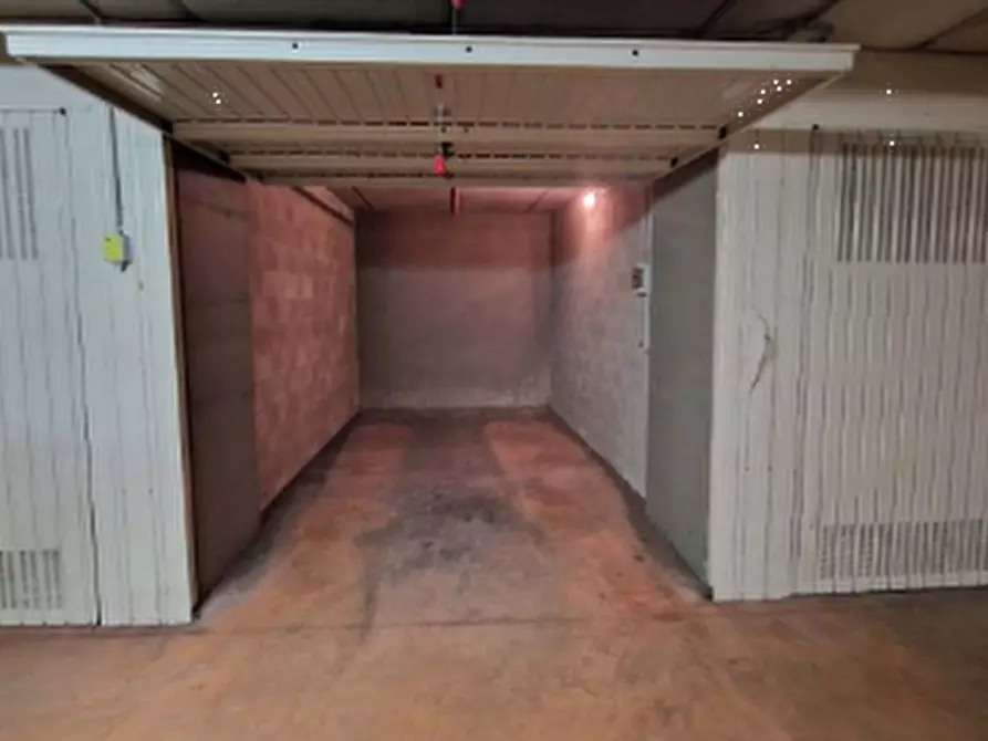 Immagine 1 di Garage in vendita  in Piazza Adriano a Torino
